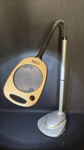 lot 9 image: Mighty Bright Illuminated Magnifier Desk Lamp 27 inches tall plus 18 inch gooseneck. Lamp Head 9 inches
