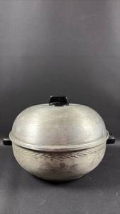 lot 10 image: Vintage Aluminum Serving Oven for BreadRolls Approximately 9.5 inches Diameter