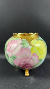 lot 25 image: Hand-Painted Porcelain Three Footed Rose Vase with Gold Trim