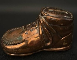 lot 28 image: Bronze Baby Shoe Coin Bank