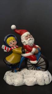 lot 29 image: Santa Claus & Mrs. Claus 7 inch Figurine Hand Painted Ceramic
