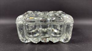 lot 47 image: Vintage Heisey Crystolite 4 inch Trinket Box