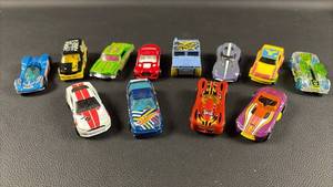 lot 160 image: Vintage and Modern Hot Wheels Die-Cast Car Collection Set of 12