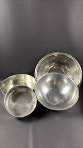 lot 165 image: Stainless Steel Mixing Bowls and Springform Pans