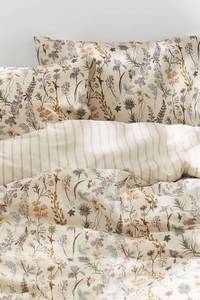 lot 1385 image: CCoutueChen Floral Duvet Cover Queen 3 Pieces Aesthetic Reversible Striped Bedding Set Farmhouse Botanical Flowers Design Soft Washed Microfibre,1 Beige Duvet Cover with 2 Pillowcases