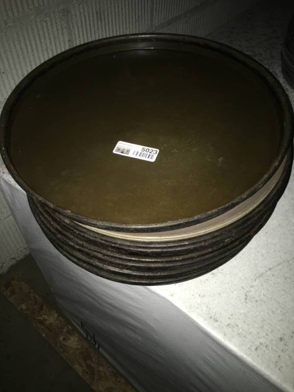 lot 5023 image: Lot of Pizza Pans