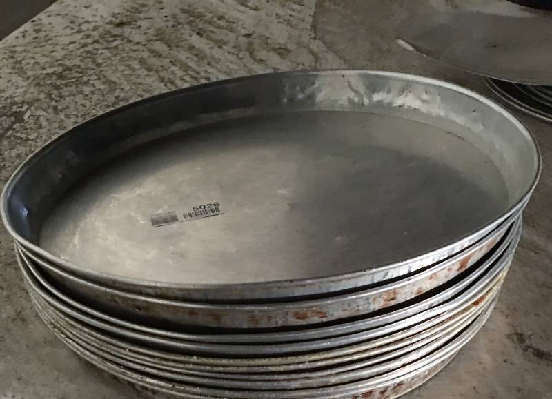 lot 5026 image: Lot of Pizza Pans - NEW