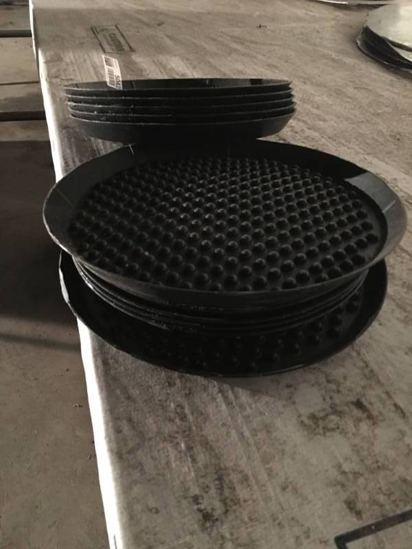 lot 5042 image: Lot of Pizza Pans