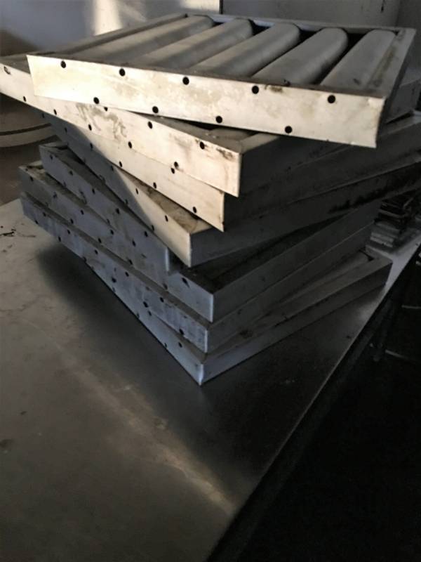 lot 5061 image: Metal Racks