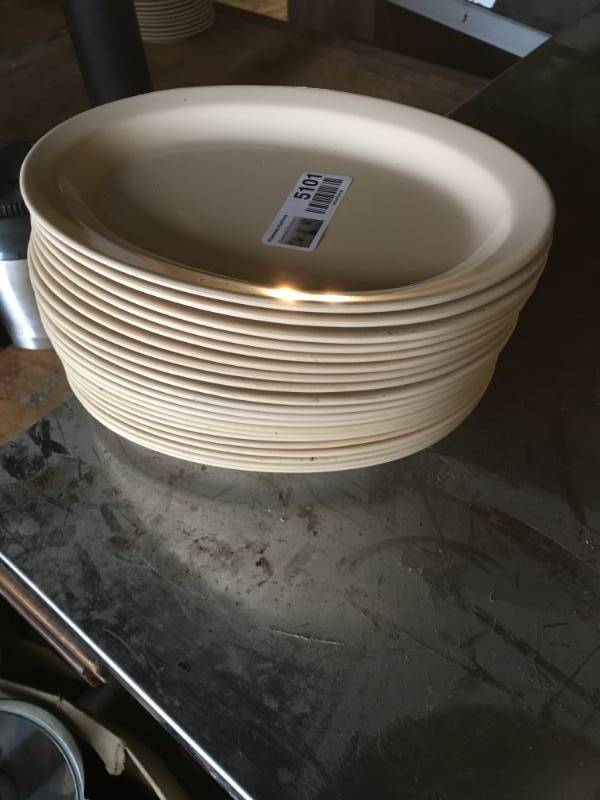 lot 5101 image: Lot of Oval Plates