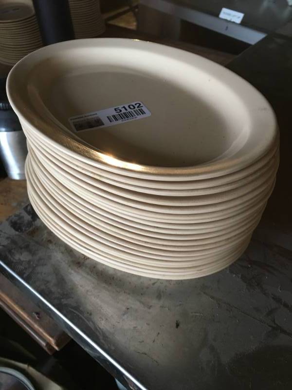 lot 5102 image: Lot of Oval Plates