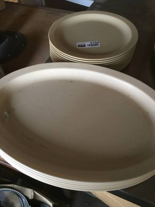 lot 5104 image: Lot of Round and Oval Plates  Platters
