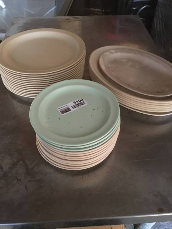 lot 5106 image: Lot of Round and Oval Plates  Platters