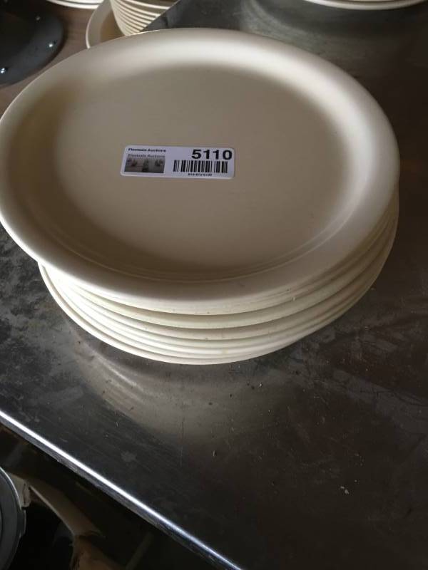 lot 5110 image: Lot of Round Plates  Platters