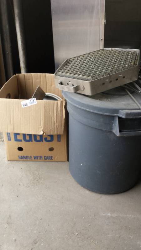 lot 5126 image: Gator 10 Gal Trash Can & Other Misc Items