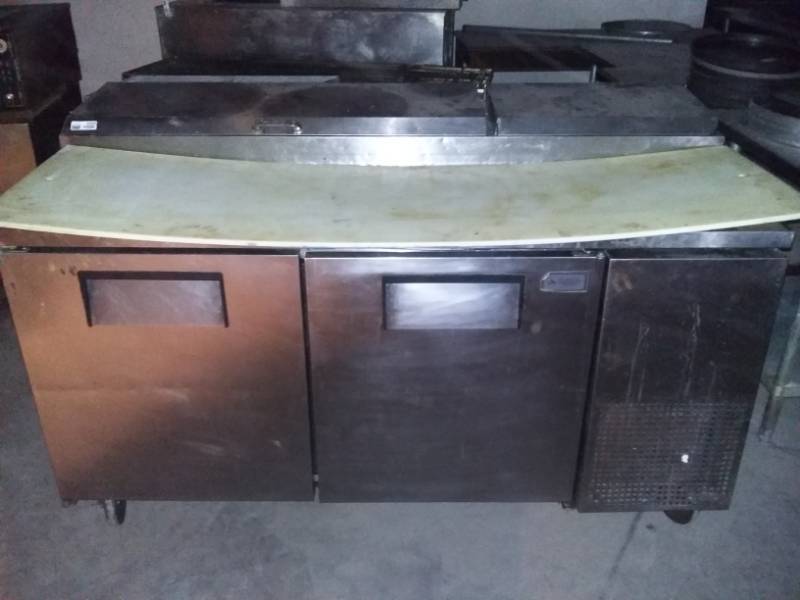 lot 5009 image: Refrigerated Pizza Prep Table 60