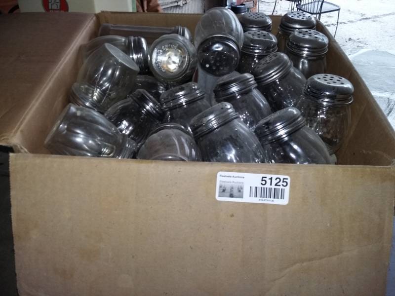 lot 5125 image: Box Full of Parmesan  Peppers Shakers