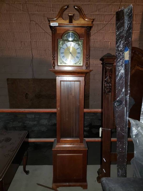 lot 1000 image: Howard Miller Grandfather Clock