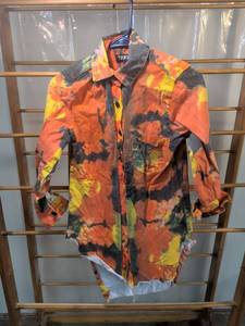 lot 3 image: Thrill Jeans Tie-Dye Button-Up Shirt Size Small