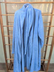 lot 4 image: Charlotte Blue Plush Fleece Robe XL