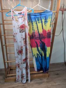 lot 10 image: New Look Floral Maxi Dress & Tie-Dye Maxi Dress Bundle Size L