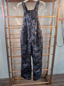 lot 30 image: AQ Explore The Unknown Kids Camo Snow Bib Overalls Size L (1416)