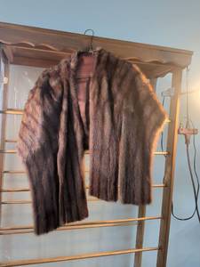 lot 37 image: Brown Mink Fur Stole Wrap Shawl