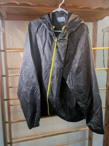 lot 45 image: Old Navy Active Windbreaker Jacket XXL