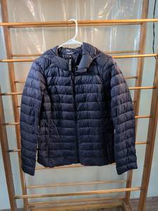 lot 78 image: Design Lab Lord & Taylor Navy Puffer Jacket Size S