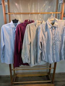 lot 100 image: Lot of 4 Mens Button-Down Shirts - Vineyard Vines, Eddie Bauer & More