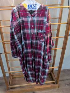 lot 122 image: Diplomat Flannel Plaid Nightshirt LXL