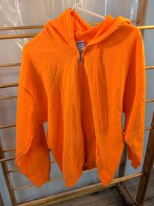 lot 127 image: Gildan Heavy Blend Full-Zip Hoodie in Blaze Orange - Size Large