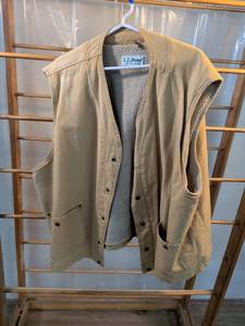 lot 128 image: L.L. Bean Fleece-Lined Canvas Vest