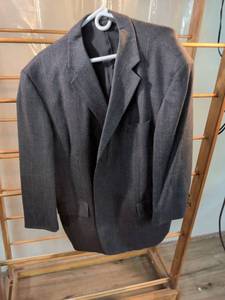 lot 138 image: Stafford Mens Dark Gray Textured Blazer Sport Coat
