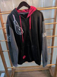 lot 153 image: Trisha Yearwood Prize Fighter World Tour Zip-Up Hoodie 2XL