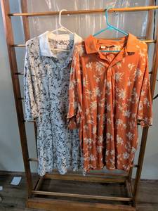 lot 165 image: Cutter & Buck and Axis Mens Big & Tall Tropical Print Polo Shirts - Lot of 2