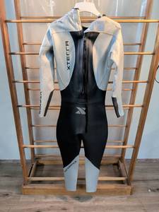 lot 196 image: Xterra Vengeance Triathlon Wetsuit Medium