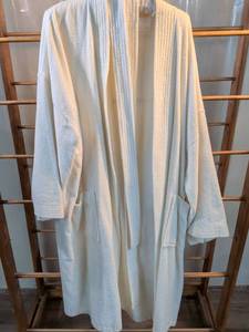 lot 201 image: Intimate Moods Womens Terry Cloth Robe 2X White Cotton Blend