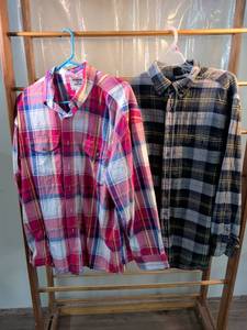 lot 207 image: Wrangler Painted Desert & Roundtree Plaid Flannel Shirts Bundle - Size XL