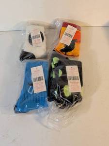 lot 221 image: Epic Sports Crew Socks Mixed Colors 4-Pack