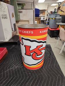 lot 1019 image: Kansas City Chiefs NFL Metal Wastebasket Trash Can