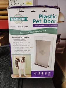 lot 1038 image: PetSafe Plastic Pet Door Large