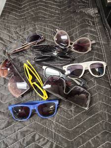 lot 1044 image: Mixed Sunglasses Lot - Set of 10 Pairs