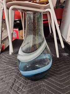 lot 1067 image: Hand Blown Art Glass Vase with Swirl Design