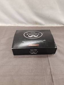 lot 2242 image: Isner Mile Professional Beard Care Kit - Sandalwood New