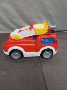 lot 2290 image: Fisher-Price Little People Fire Truck