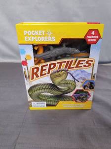 lot 2293 image: Pocket Explorers Reptiles Book Set with 4 Figurines