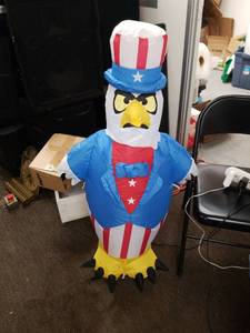 lot 2320 image: Patriotic Bald Eagle Inflatable