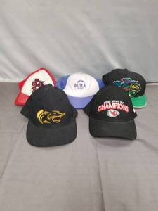 lot 2325 image: Lot of 5 Assorted Snapback & Adjustable Baseball Caps