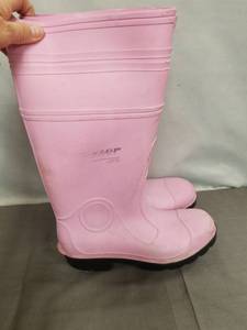 lot 2331 image: Dunlop Protective Footwear Pink Steel Toe Rubber Boots Size 8